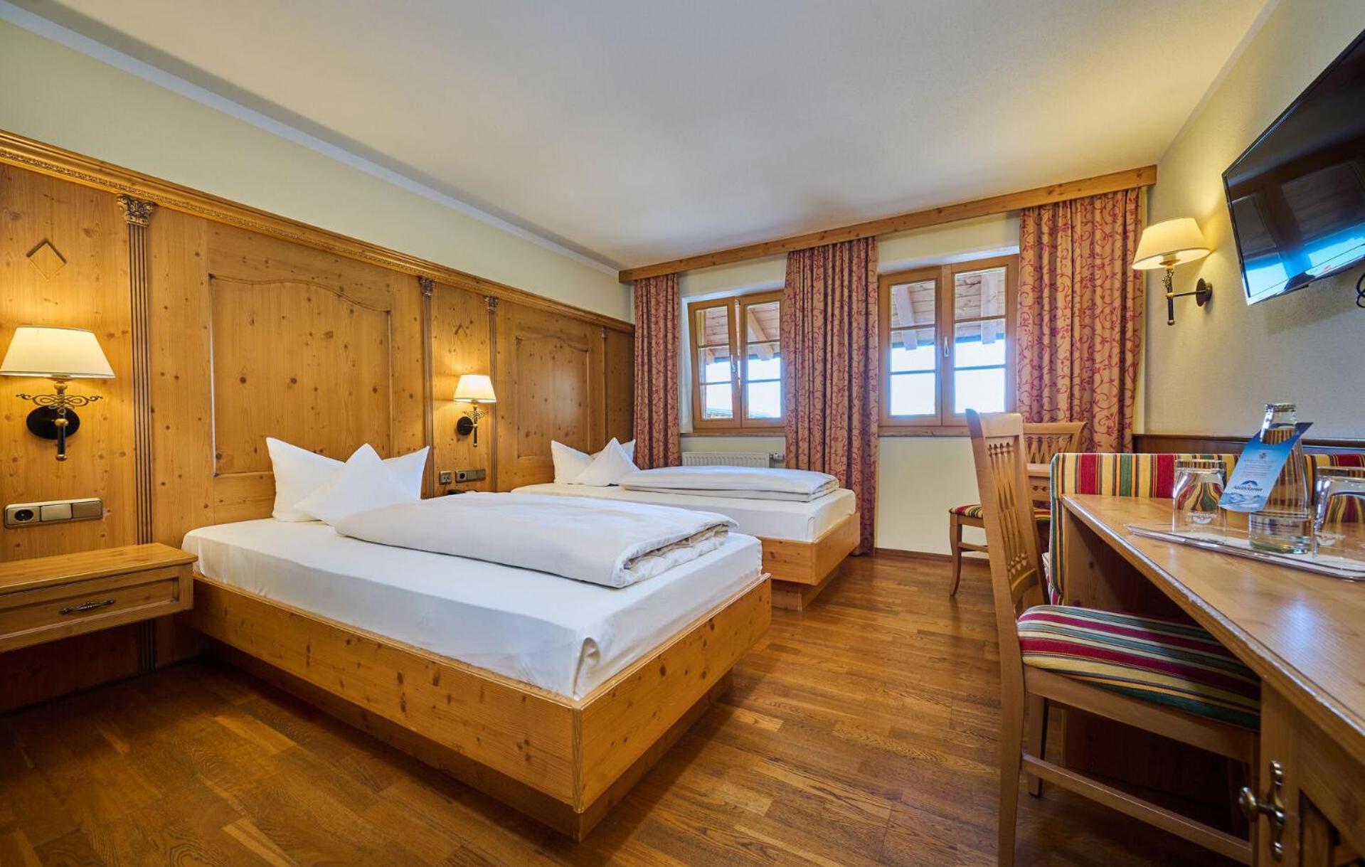 Hotel Happinger Hof Rosenheim Bagian luar foto